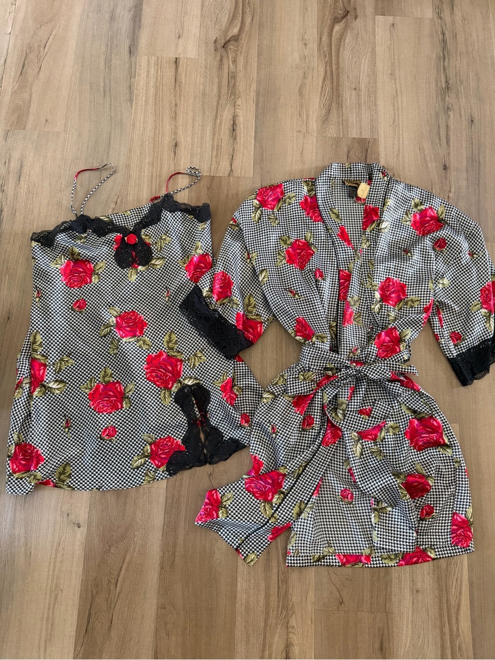 Solange Women’s Black & White Gingham Knit Cami & Robe Set with Red Rose Print